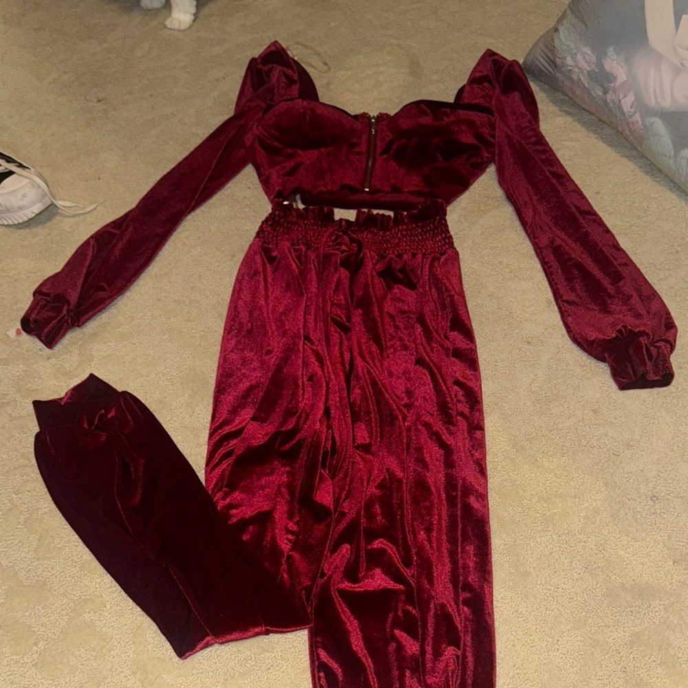 Akira maroon velvet set